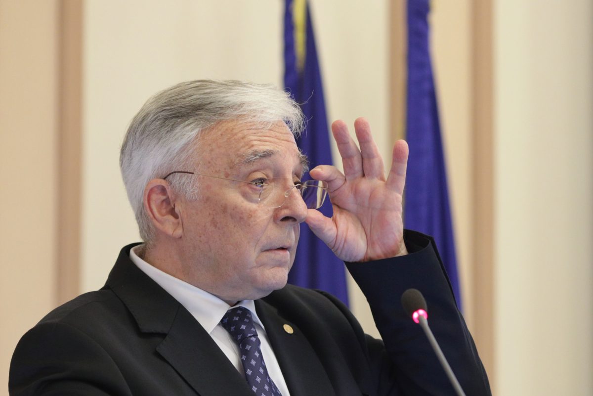 Mugur Isărescu vrea să preia de la ANPC atribuţiile privind supravegherea comportamentului băncilor faţă de consumatori