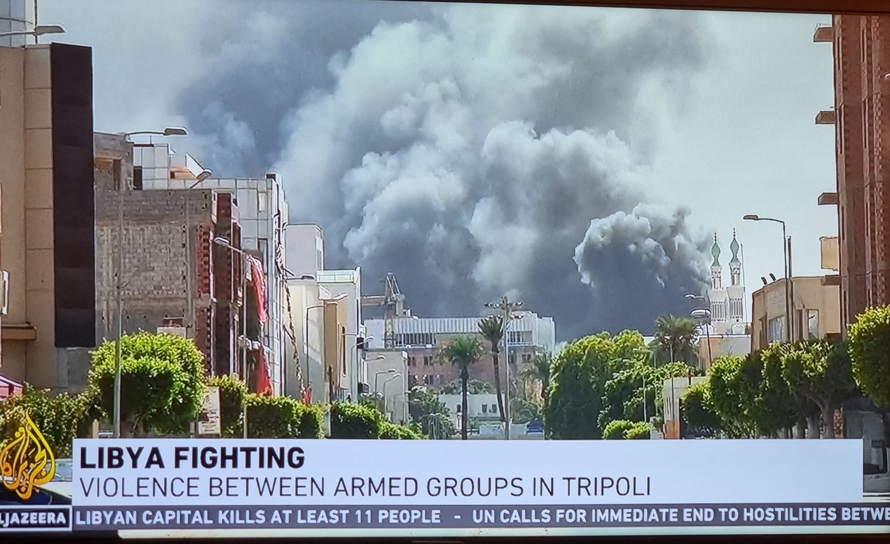 Tripoli sub asediu. Milițiile rivale din Libia se luptă cu arme și tancuri în stradă