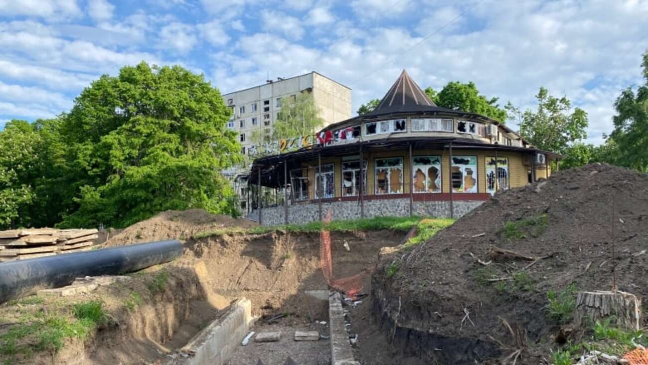 Turism în zona de război. Cât costă o excursie în orașele bombardate din Ucraina