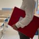 Orice persoană cu studii superioare poate să predea în școli. Ce trebuie să faci ca să ajungi profesor