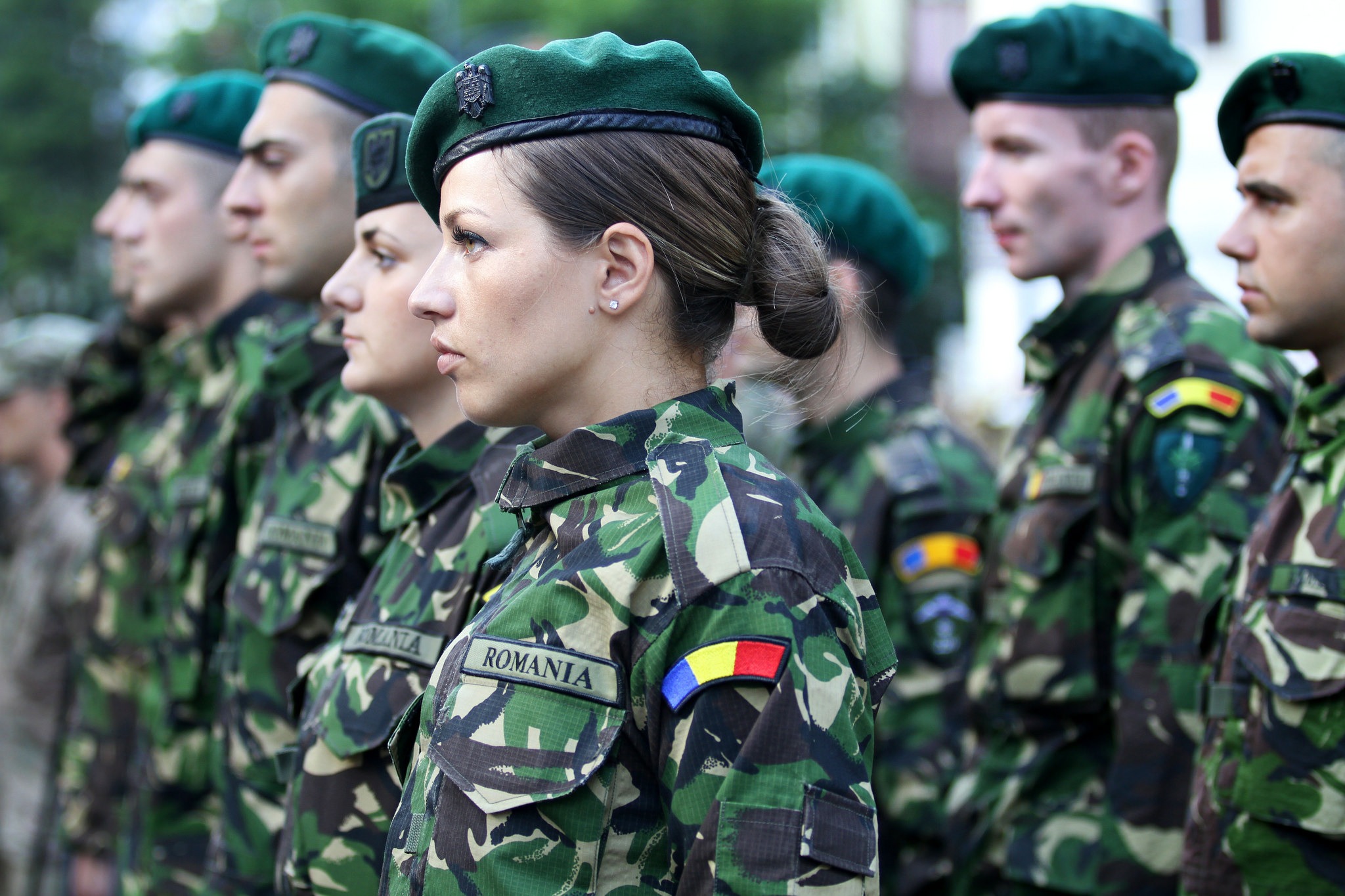 Aproximativ 10% din personalul Ministerului Apărării este format din femei. Cât de bun este acest procent pentru România