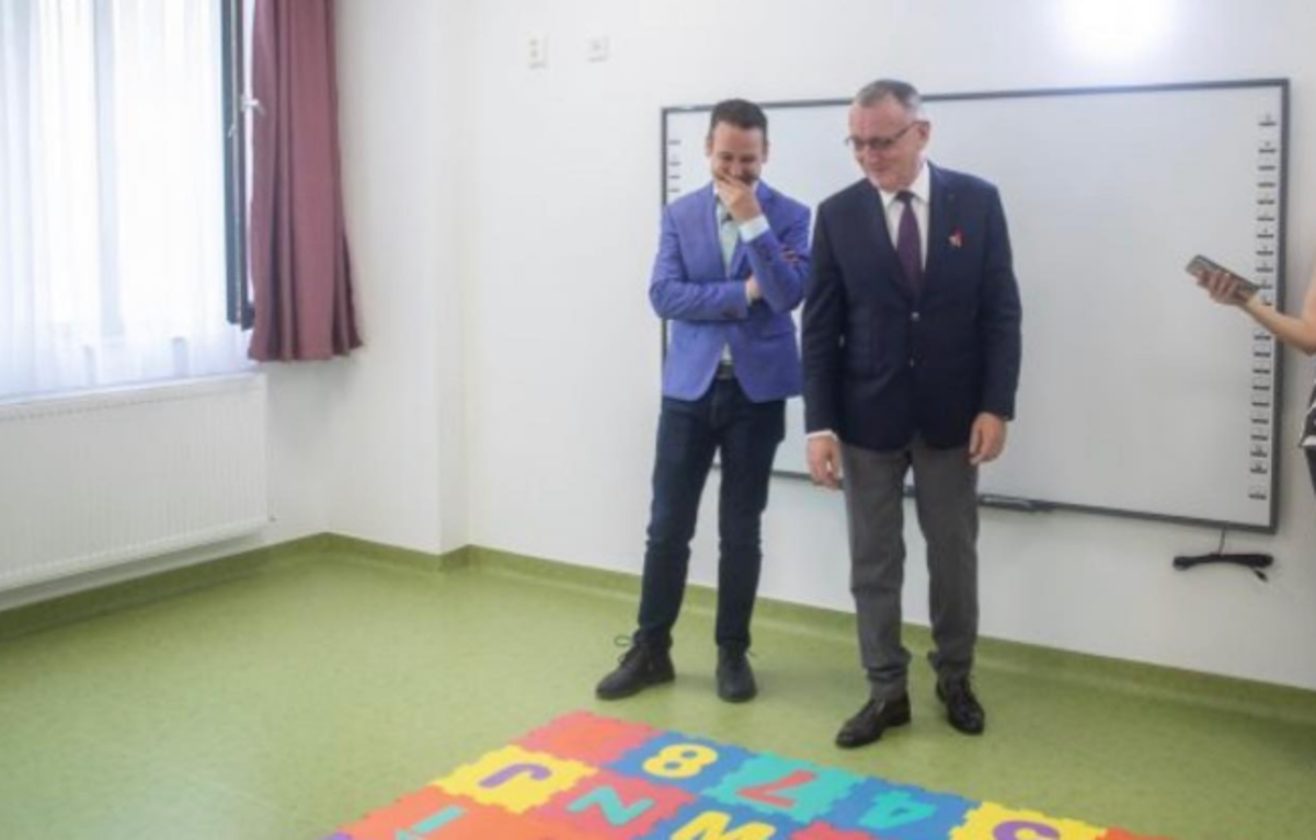 Ministrul Educației primit cu înjurături într-o grădiniță din sectorul 3. Primarul Negoiță a început să râdă