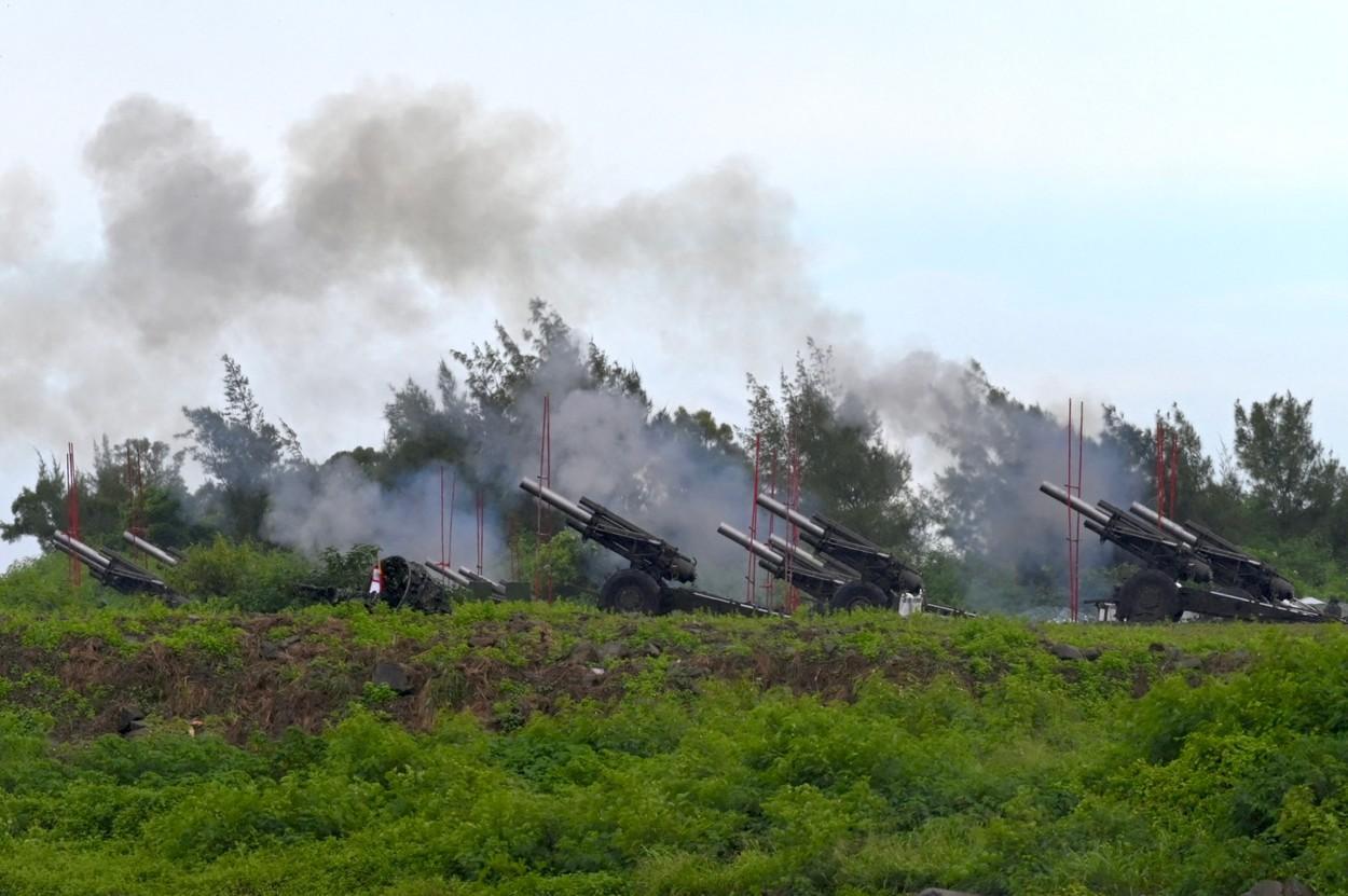 Taiwan îşi pregăteşte apărarea, după ce China a început cele mai mari manevre militare în jurul micului stat insular