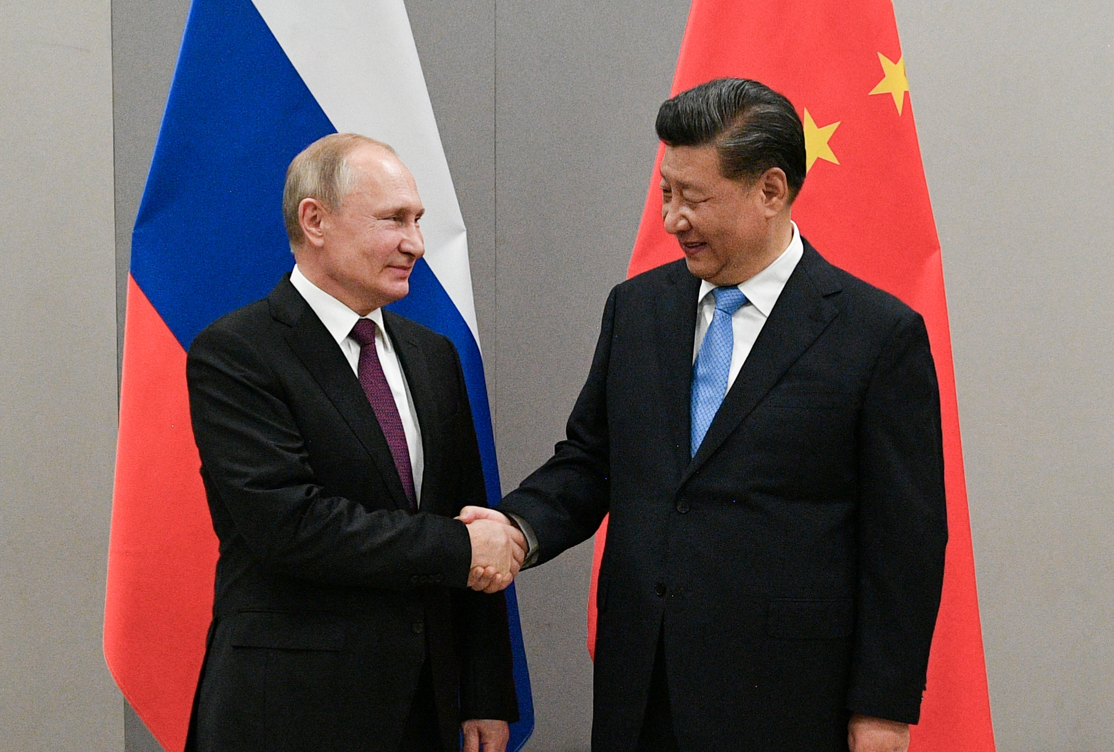 În plin război, Putin s-a întâlnit azi cu președintele chinez Xi Jinping. În ce context și care este motivul întâlnirii
