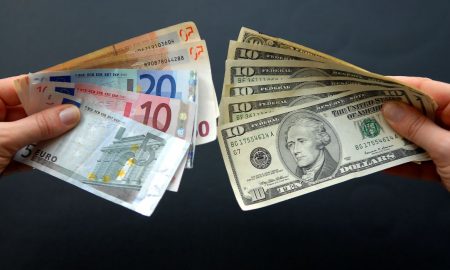 În euro sau dolari trebuie să ne păstrăm economiile în condițiile actuale ale inflației? Recomandările analiștilor