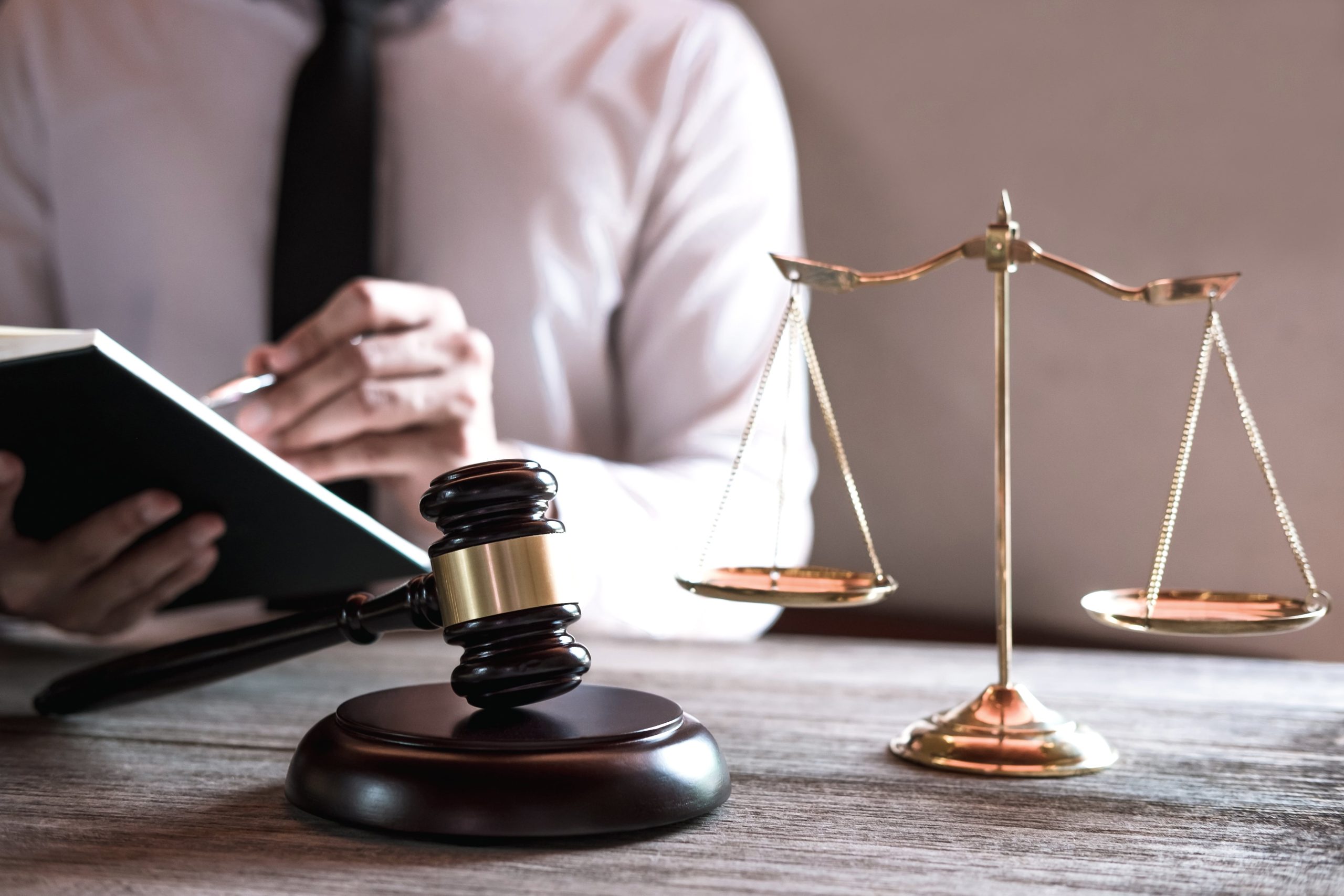 Care sunt cele trei noi modificări la legile justiţiei ce ar da cale liberă serviciilor de informații și protocoalelor secrete