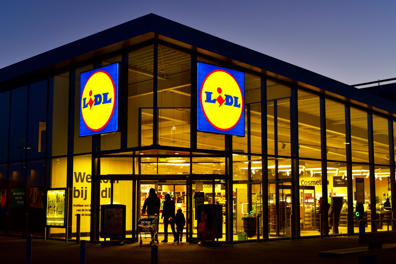 Primele măsuri de criză: LIDL va închide magazinele mai devreme pentru a face economie la curent. Care va fi noul program