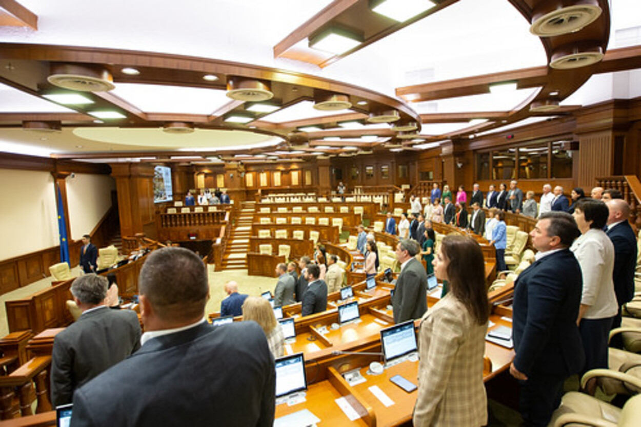 S-a votat: Bani pentru moldoveni, din pușculița statului, pentru perioada rece a anului și nu numai. Video