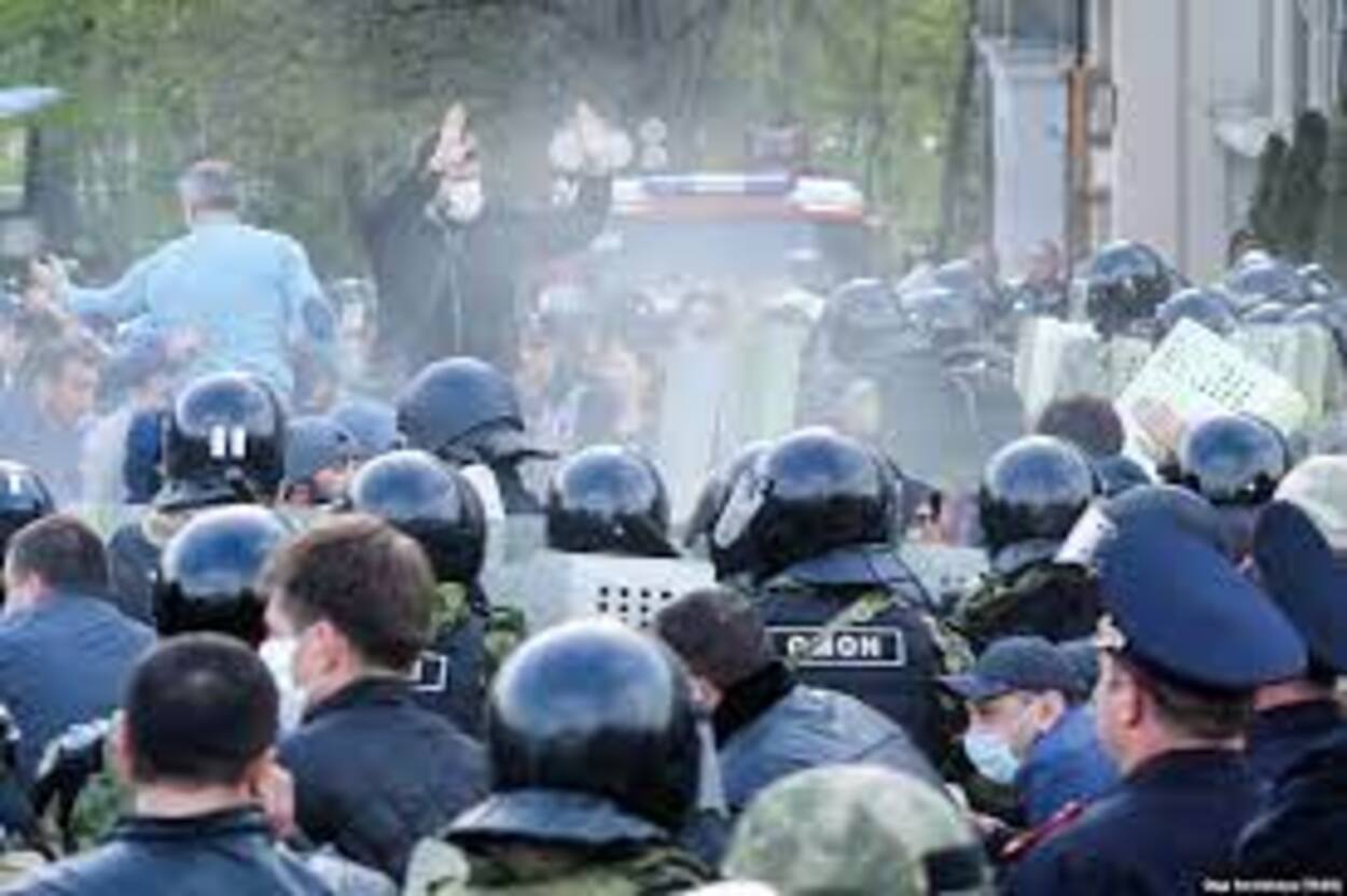 Weekend cu proteste masive în Europa. Mii de oameni au ieșit în stradă: unii pentru energie, alții anti-LGBT. Video