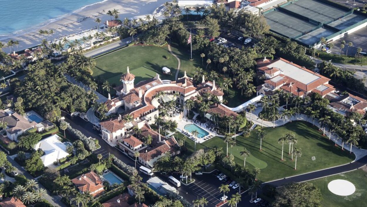 Un angajat de-al lui Trump a povestit FBI despre cum li s-a ordonat să mute cutii cu documente la vila președintelui