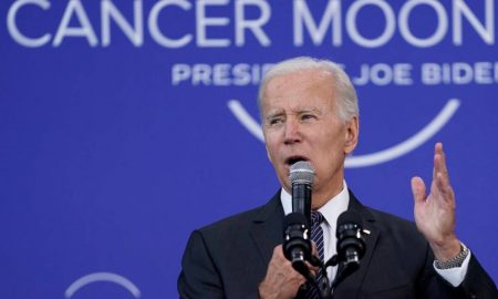 Joe Biden a vorbit despre obiectivul de a trimite un om pe Lună, dar el s-a rătăcit pe scenă. VIDEO