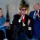 Sir Elton John, decorat de Joe Biden. Melodia „Crocodile Rock” preferata preşedintelui SUA