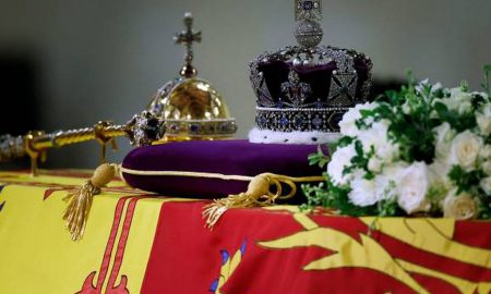 Ce ținute au ales Carmen Iohannis și Brigitte Macron la întâlnirea cu regele Charles al III-lea
