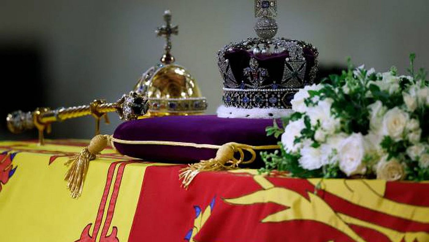 Ce ținute au ales Carmen Iohannis și Brigitte Macron la întâlnirea cu regele Charles al III-lea