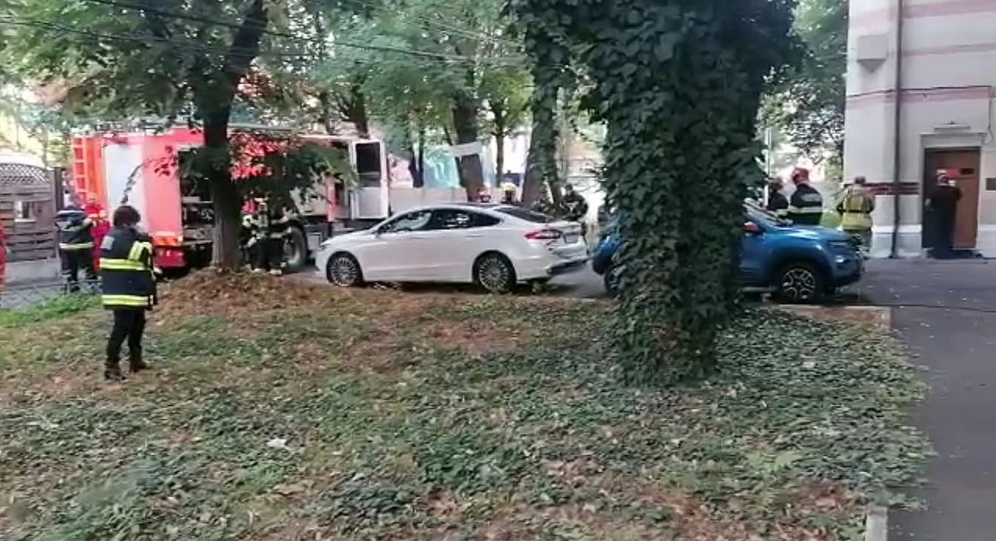 Panică la spitalul Obregia, după ce un pacient a dat foc unei saltele. Zeci de bolnavi au fost evacuați