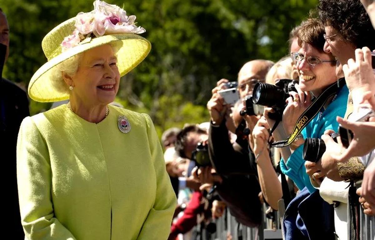 Ultimele zile ale Reginei. Ce povestesc preotul cu care a luat cina şi Jane Barlow, fotografa care a realizat ultimele fotografii