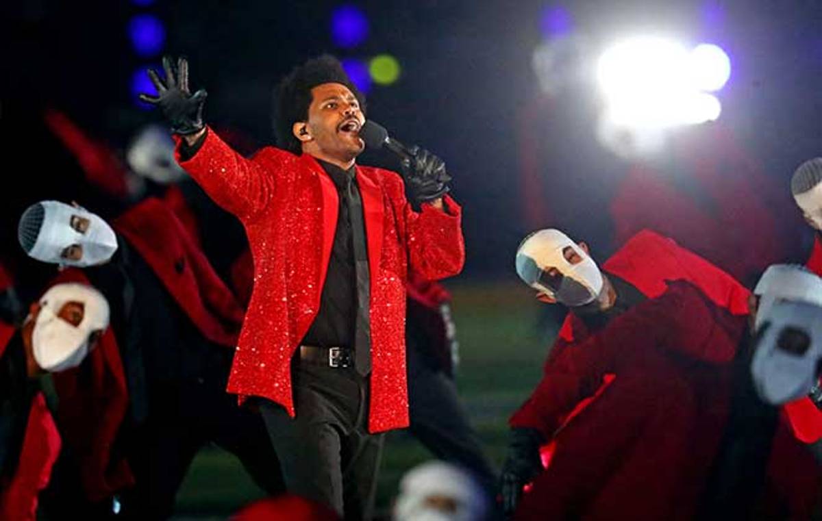 Cântăreţul ”The Weeknd” şi-a anulat concertul din California după ce a rămas fără voce
