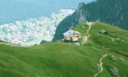 Celebra cabană montană Caraiman va fi restaurată și redeschisă pentru turiști. A fost cumpărată de violonistul Alexandru Tomescu