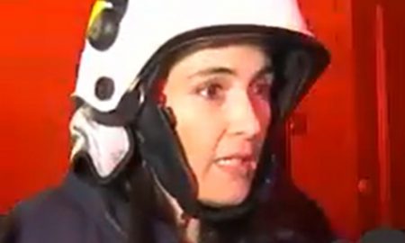 Primarul „salvator” Clotilde Armand s-a deghizat în pompier ca să-i anunțe pe bucureșteni că va ancheta situația unui incendiu