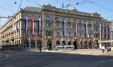 Credit Suisse se află în centrul turbulențelor de pe piață potrivit zvonurilor că banca ar putea fi în pragul colapsului