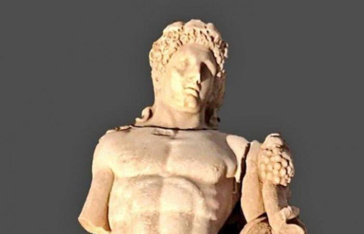 O statuie a lui Hercule, veche de aproximativ 2.000 de ani, descoperită în nordul Greciei. Ce aduce nou această descoperire