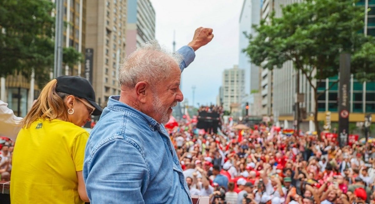 Brazilienii l-au trimis acasă pe Bolsonaro, liderul extremei drepte, și l-au ales președinte pe Lula, condamnat pentru corupție