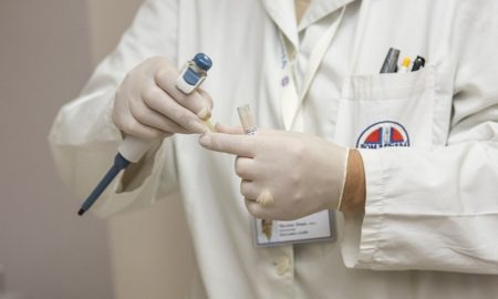 Medicii din orașul rus Sankt Petersburg au primit scrisori care îi „sfătuiesc” să nu părăsească țara