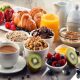 Sărirea peste micul dejun sau consumul acestuia departe de casă cresc riscul de apariție a unor probleme de comportament la copii