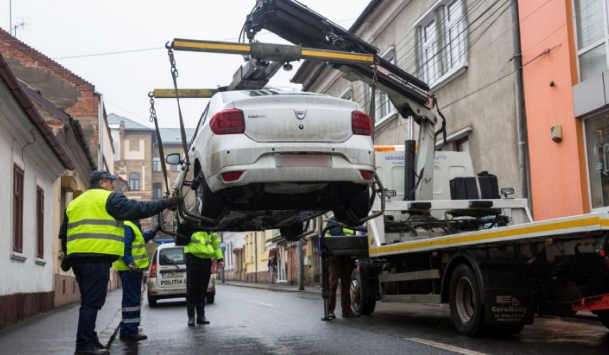 Atenție șoferi! Parlamentul a decis: mașinile parcate ilegal pe trotuar vor fi ridicate din dispoziția Poliției Rutiere