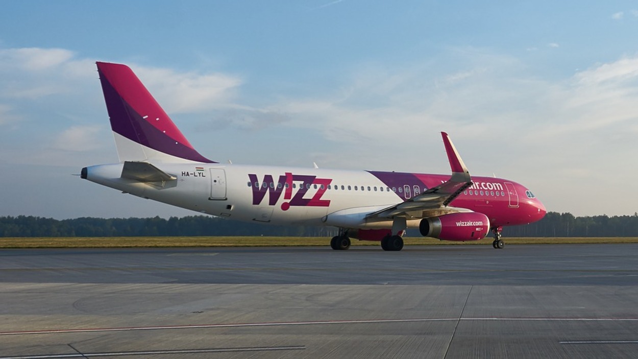 Coșmar într-un avion Wizz Air, la Suceava. Pasagerii au început să leșine pentru că n-au mai putut să respire. Foto