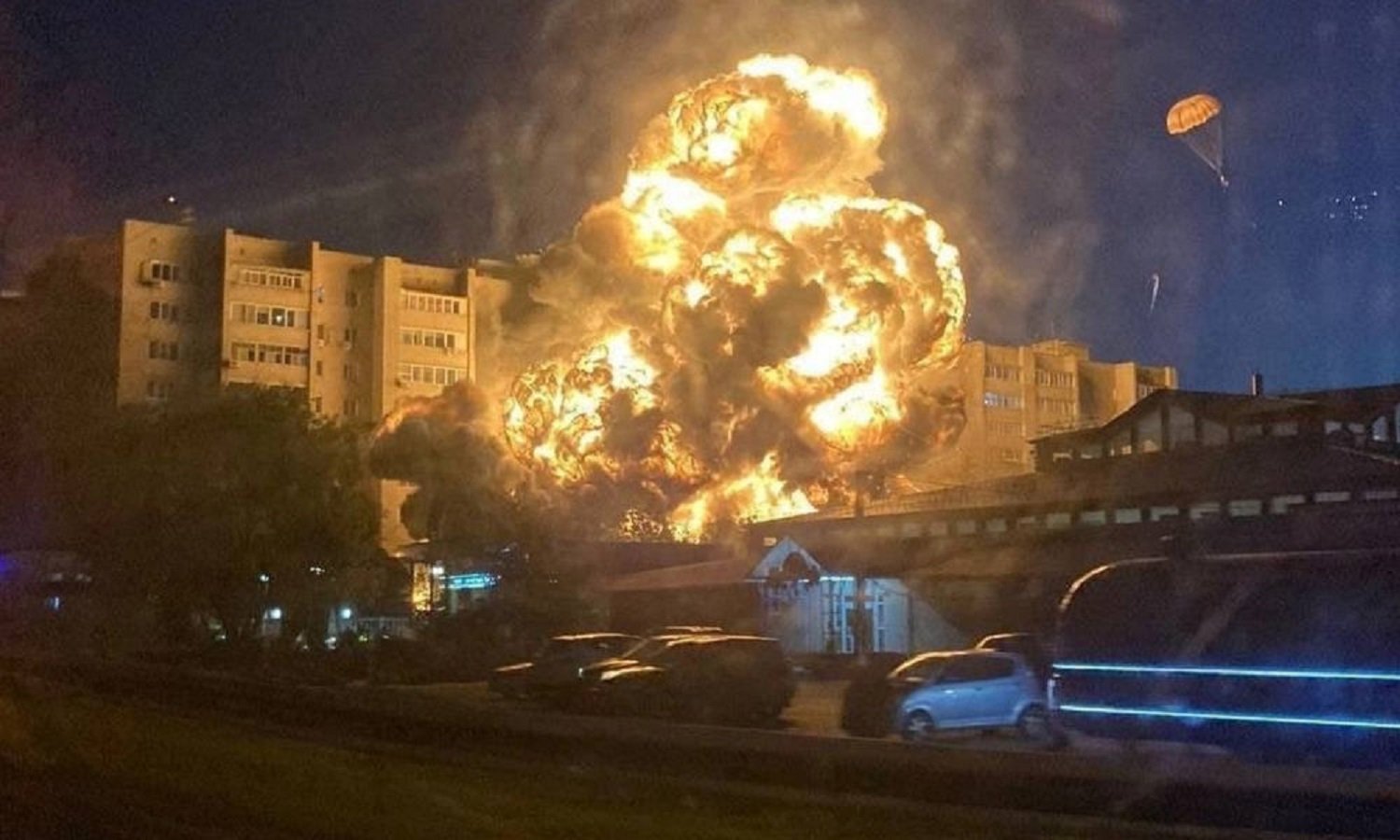 Noi informații. Bilanț cutremurător. 13 morți după prăbușirea avionului militar pe blocul de locuințe din Rusia. Video