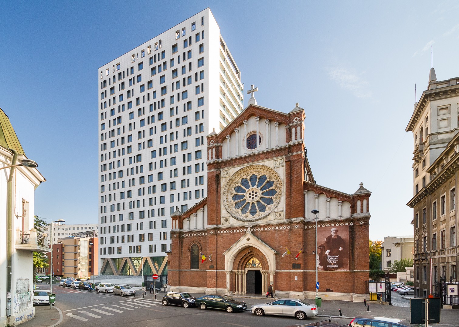 Minunea lui Nicuşor Dan a ţinut fix două luni. Tribunalul Bucureşti a dispus suspendarea demolării Cathedral Plaza