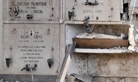 Imagini apocaliptice în Napoli: sicrie suspendate în urma prăbușirii a două clădiri