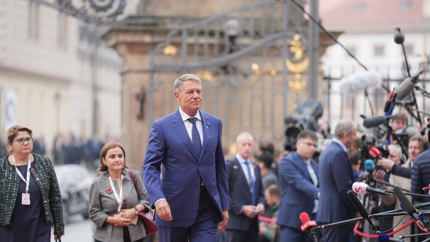 Rămâi mut! Cât s-a plimbat Klaus Iohannis în 2022 şi cât a cheltuit din banul public pentru asta!