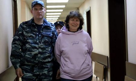 Pensionara care a lăsat un bilet la mormântul părinților lui Putin și-a primit pedeapsa. S-au luat noi măsuri și la cimitir