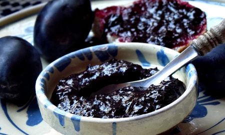 Magiun de prune la cuptor, un dulce care nu trebuie ratat. Gustul e cu adevărat fantastic