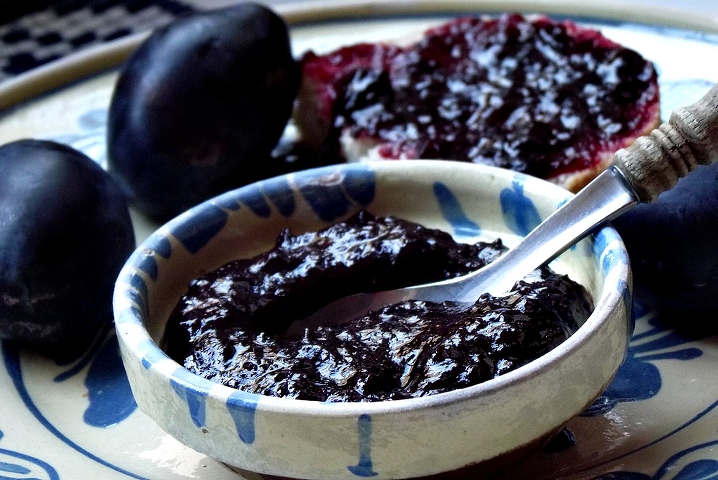 Magiun de prune la cuptor, un dulce care nu trebuie ratat. Gustul e cu adevărat fantastic
