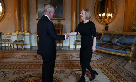 Premierul Liz Truss spune că nu va demisiona din funcție, deși își recunoaște greșelile făcute în politica financiară