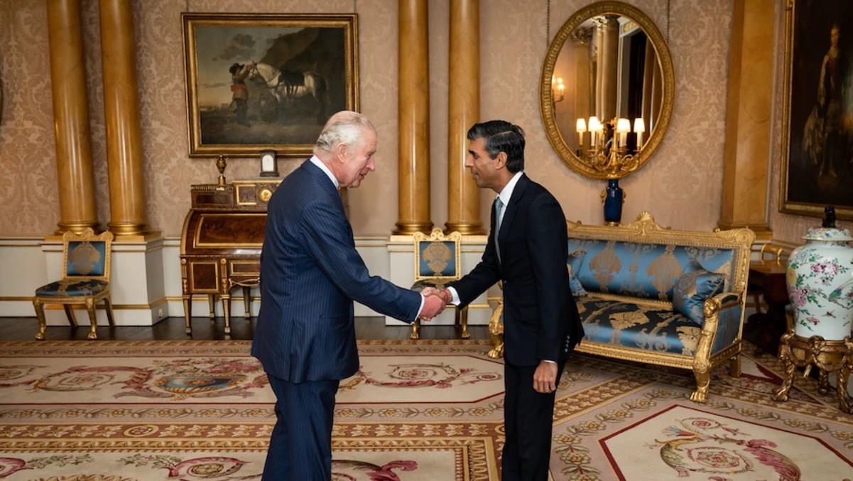 Premierul britanic, Rishi Sunak este cel care va decide dacă Prinţul Harry va fi invitat sau nu la încoronarea Rgelui Charles III