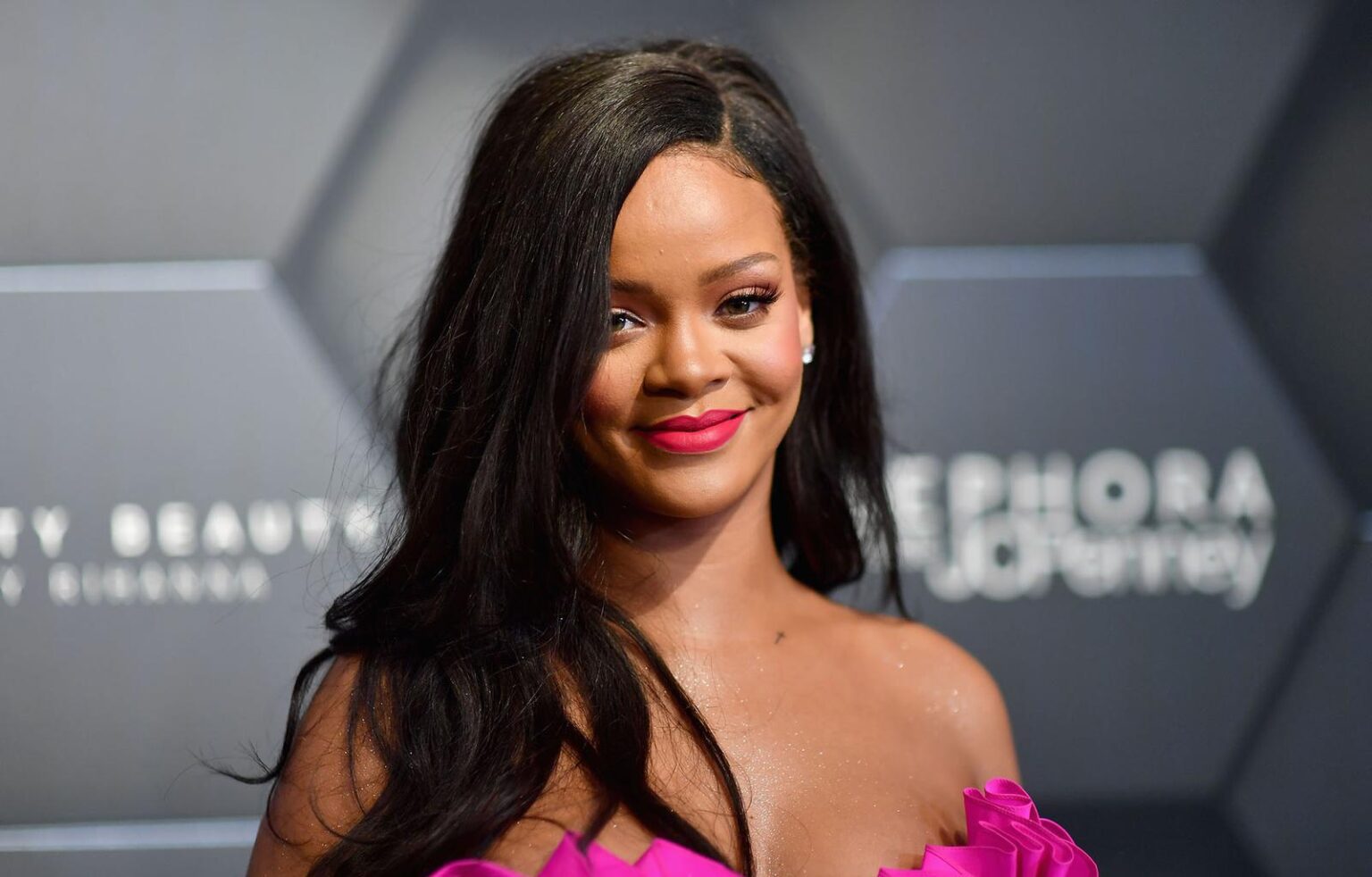Zvonurile potrivit cărora Rihanna revine în PRIM plan muzical sunt confirmate oficial chiar de ea pe social media. VIDEO