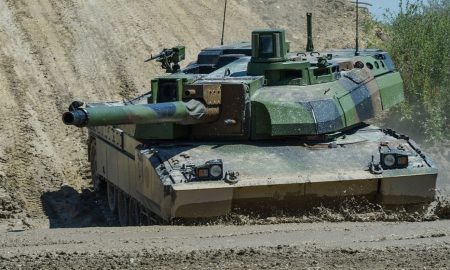 Franța trimite în România vehicule blindate de infanterie și tancuri. De ce a luat Macron această decizie