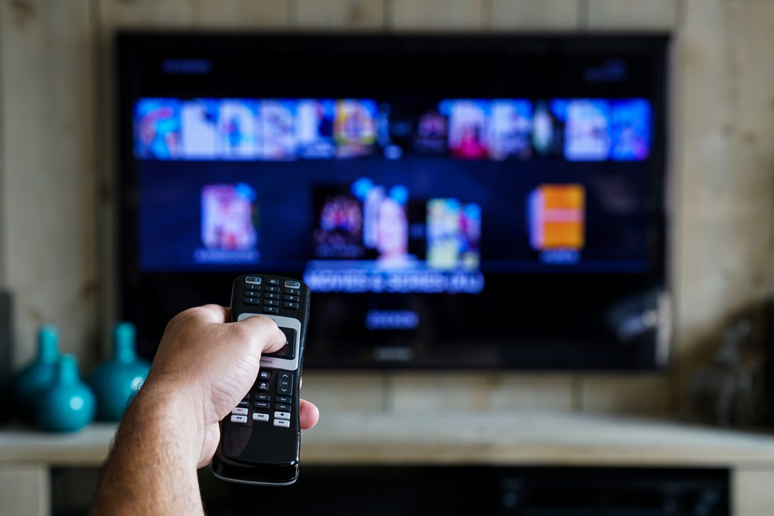 Uniunea Europeană vrea să interzică începând cu anul viitor televizoarele cu un consum mare de energie