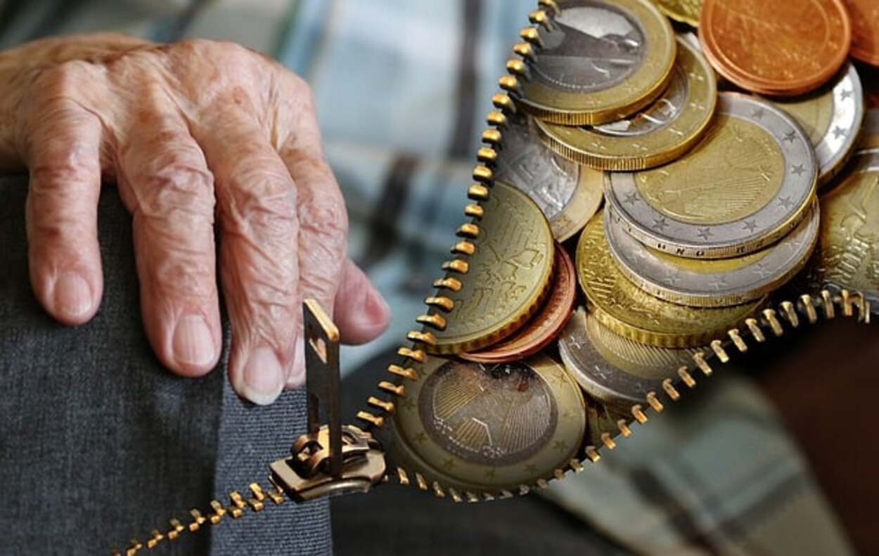 Cum a reușit o româncă să-i ia unui pensionar din Spania o sumă uriașă. Procurorii spanioli cer o pedeapsă pe măsură