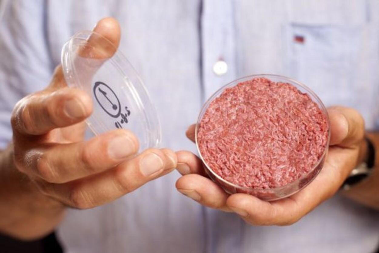Premieră. SUA a aprobat carnea crescută în laborator pentru consumul uman