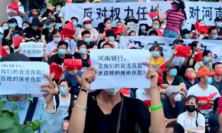 VIDEO. Poliția chineză îi obligă pe protestatari să șteargă înregistrările de pe telefoanele mobile. Noi informații