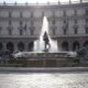 O amendă usturătoare a primit un român care și-a spălat picioarele într-o fântână istorică din Italia