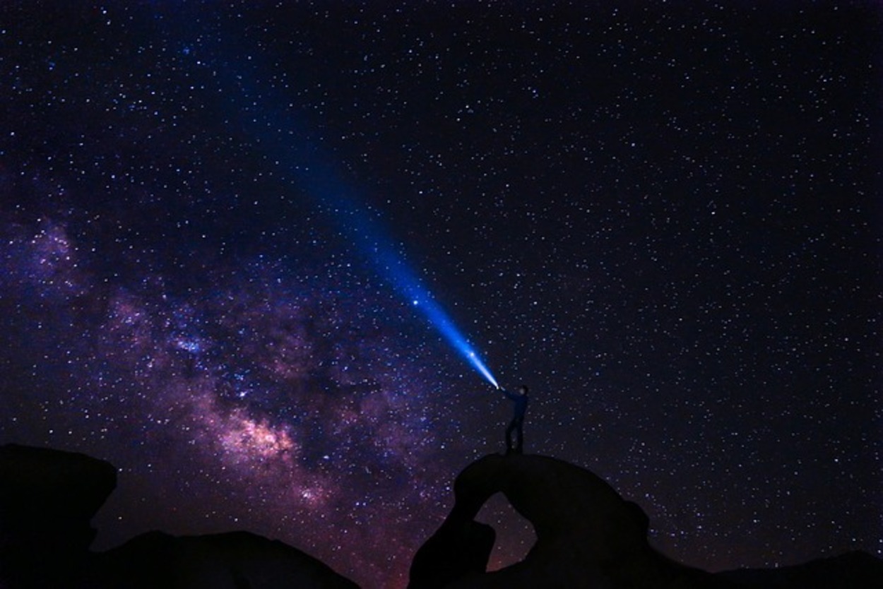 Astronomii au găsit o gaură neagră în ”curtea” noastră cosmică. Ce spun despre pericole