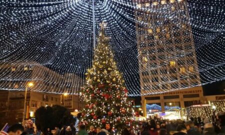 Exclusiv. La 1 decembrie se dă startul sărbătorilor, la Iași. O roată panoramică, 14 brazi mari, 800 brazi mici. Ce spun oamenii