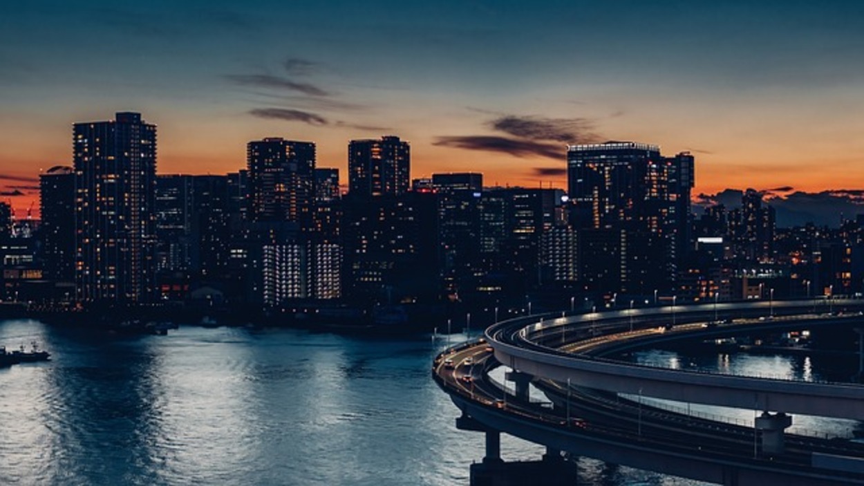 Autoritățile din Tokyo cer locuitorilor să poarte pulovere cu gât pentru a economisi energie. FOTO