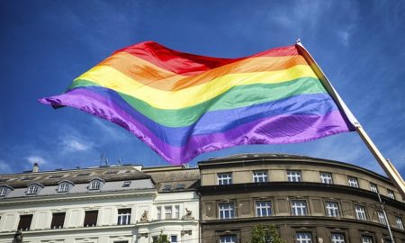 Pentru că LGBT ajunge în școlile moldovenești, familiile elevilor se revoltă. Guvernul are o explicație, părinții copiilor alta